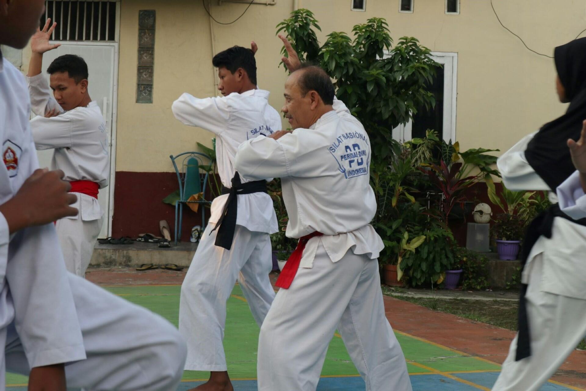 An adults martial arts class.