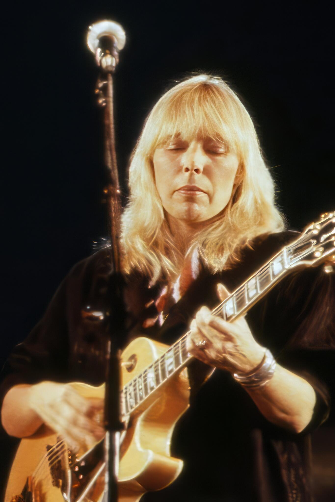 joni mitchell playing the guitar