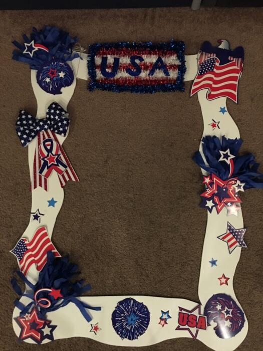 white photo frame with American decorations