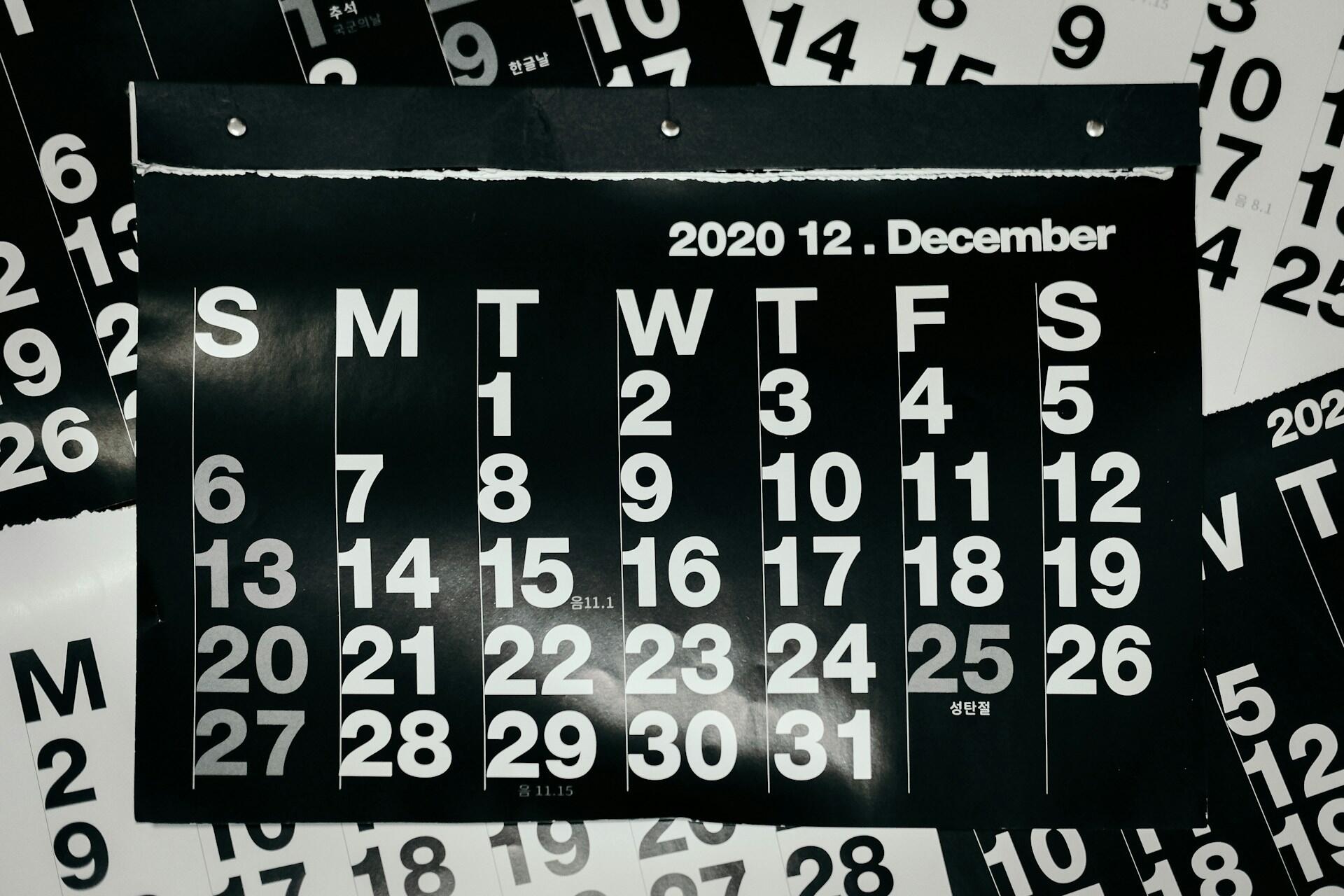 Calendar showing the days of the week